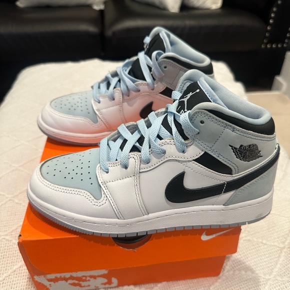 white jordan 1 size 4.5